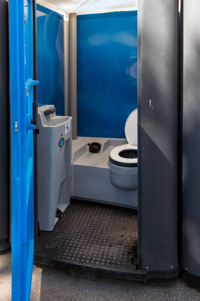 Best Portable restroom trailer rental  in Bithlo, FL